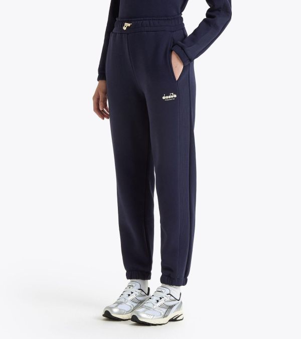 Diadora Women Fleece Sweatpants ATHL. Logo Navy  (502.181001-60062) - Schoenen Caramel (Sint-Job-in-’t-Goor)